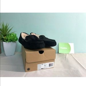 UGG women’s Ansley faux fur closed toe black sz 9